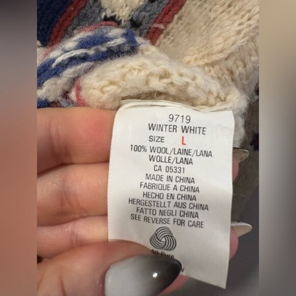 VINTAGE Woolrich Sheep Pattern Sweater - Blue, Cream, and Red - Picture 7 of 8